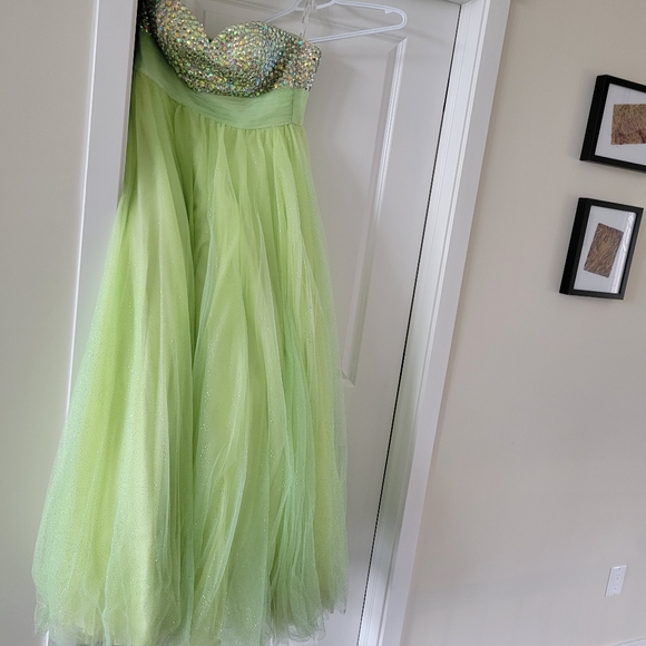 Graduation/Prom/Formal Gown - Picture 3 of 11